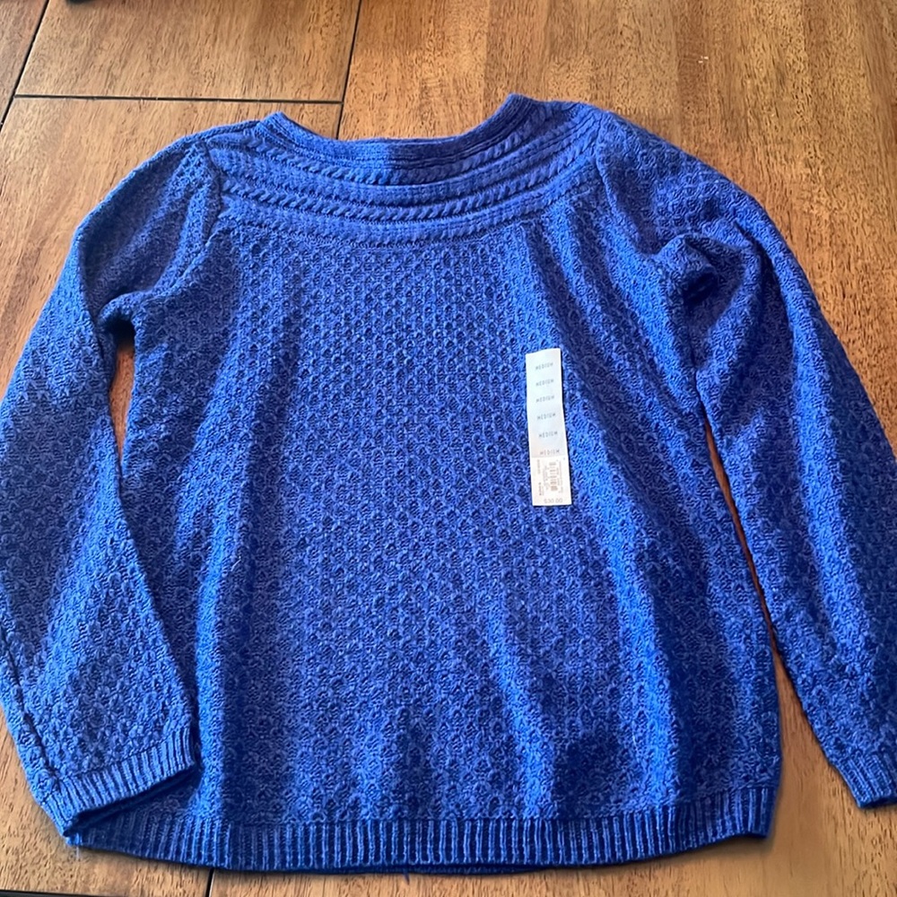 Beautiful blue Croft & Barrow sweater. Size medium.
